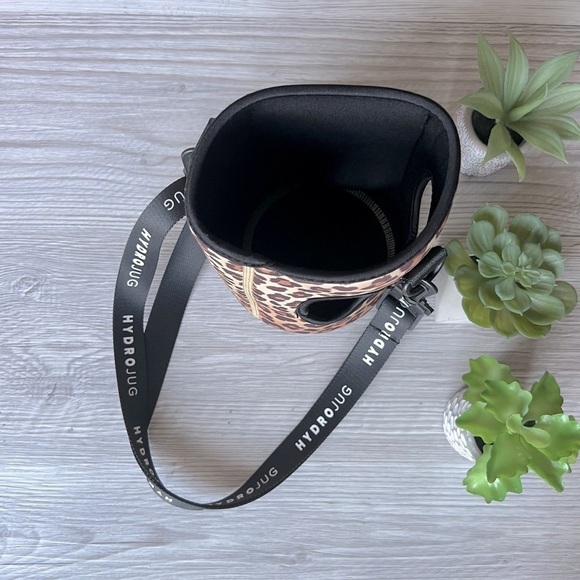 HYDROJUG leopard print pro jug sleeve - Picture 8 of 8